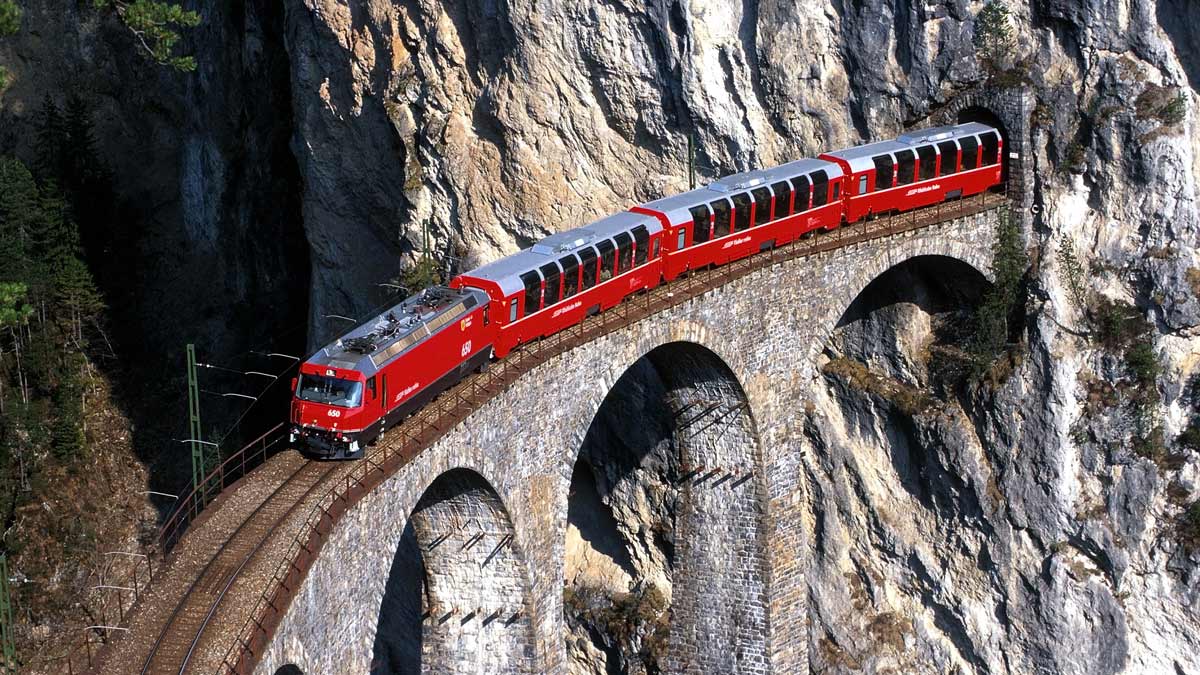 Trenino del Bernina: Emozioni in Alta Quota