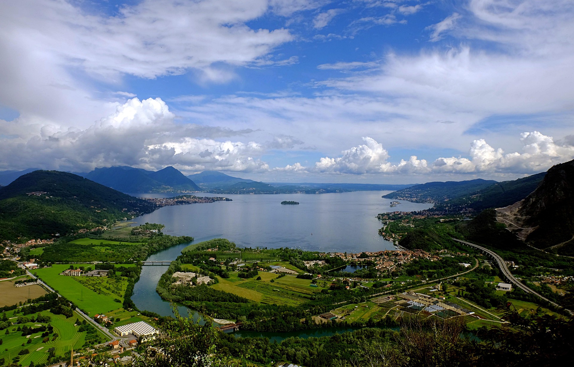 Villa Bozzolo e il Monastero di Torba